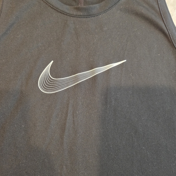 Nike Dri-FIT Kids' Black Training Tank Top Layered Swoosh Logo, Size Large New - Picture 2 of 9